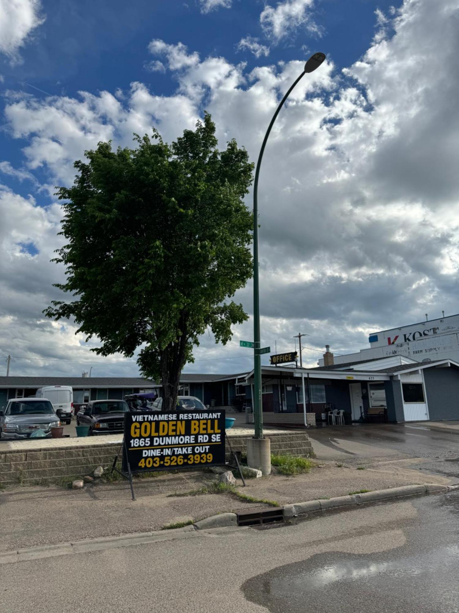 Ace Crown Motel Medicine Hat Exterior photo